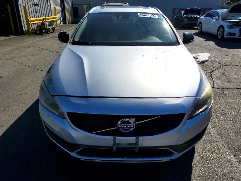 2016 Volvo V60 cross country VIN YV4612HK5G1017449 COPART salvage auction — SIDE, Ca - Dis/Dlr/Exp Only Clean Title, sold $400 on 2026-08-22 (photo 5)