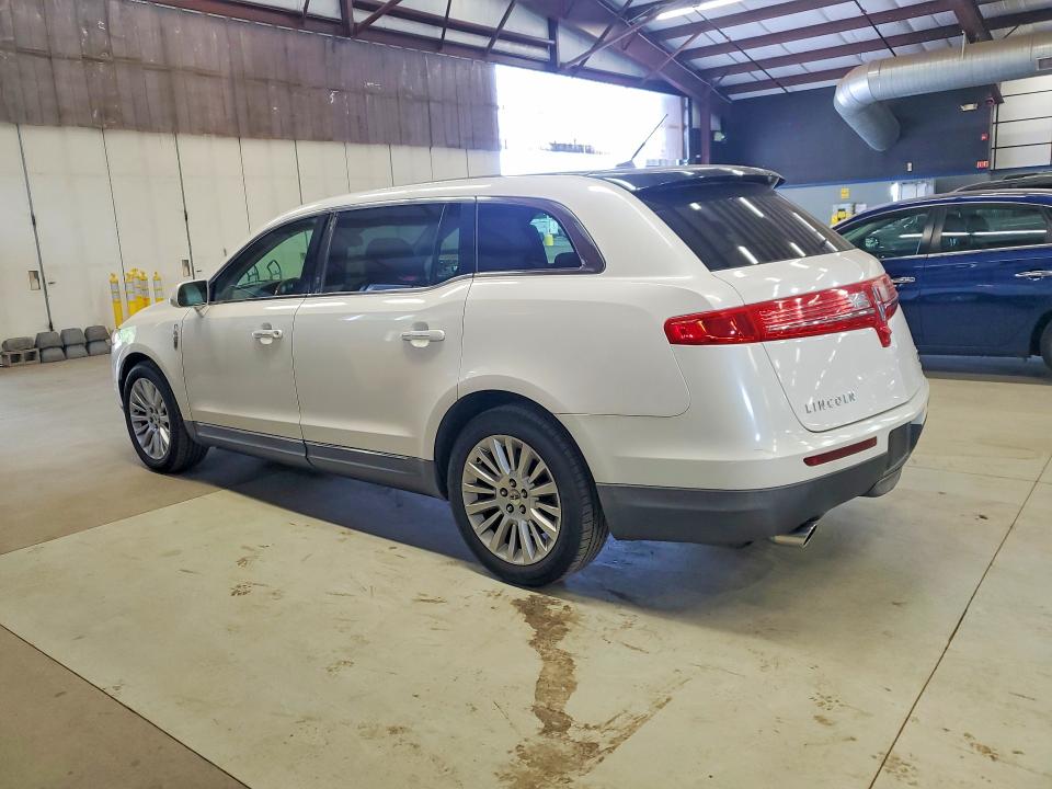 2012 Lincoln Mkt VIN 2LMHJ5AT4CBL50207 COPART salvage auction — MINOR DENT/SCRATCHES, CT - CERTIFICATE OF TITLE, sold $525 on 2026-08-31 (photo 2)