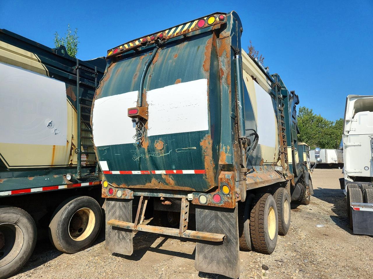 2007 VIN 1M2AC08C87M014463 COPART salvage auction — Stripped, Cd - Non-Repairable, sold $450 on 2026-09-24 (photo 3)
