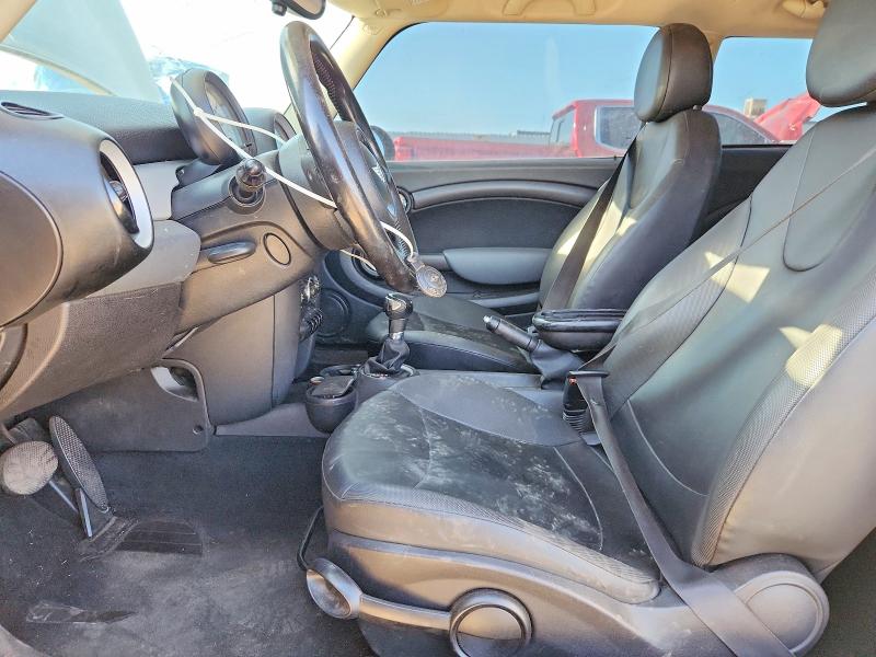 2011 Mini Cooper VIN WMWSU3C53BT098199 COPART salvage auction — MINOR DENT/SCRATCHES, Ca - Dis/Dlr/Exp Only Clean Title, sold $400 on 2026-08-07 (photo 7)