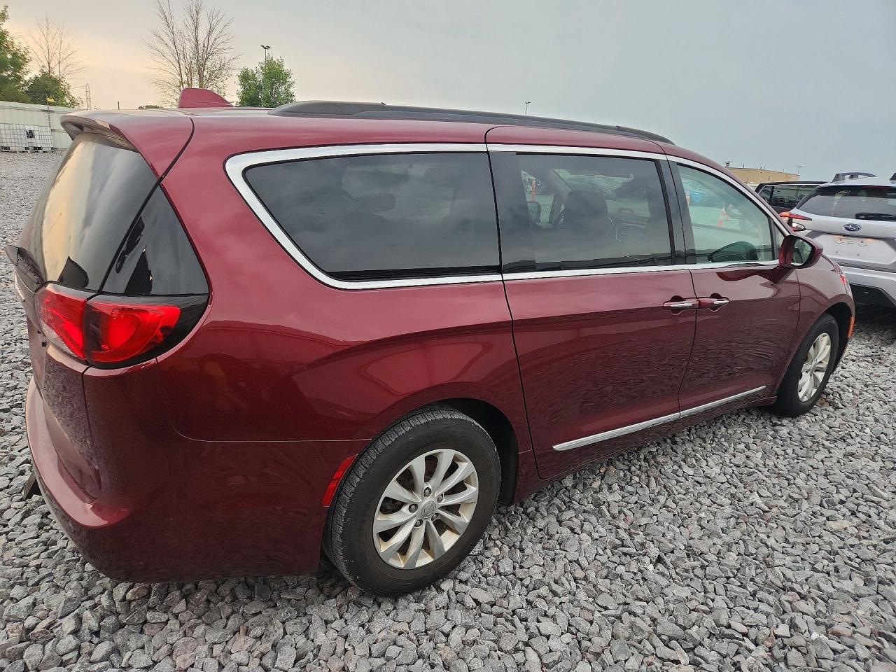 2017 Chrysler Pacifica VIN 2C4RC1BG1HR553692 COPART salvage auction — Mechanical, Ct - Clean Title, sold $1,950 on 2026-09-21 (photo 3)