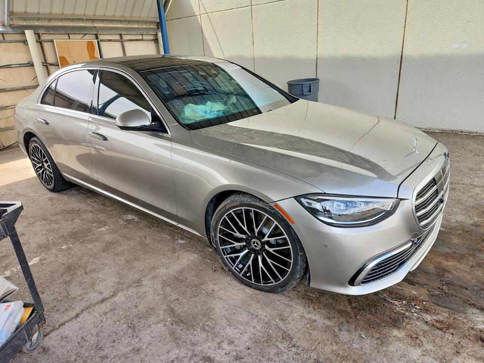 2021 Mercedes-benz S-klasse VIN W1K6G7GB0MA041661 COPART salvage auction — MINOR DENT/SCRATCHES, Tx - Salvage Vehicle Title, sold $2,100 on 2026-08-28 (photo 4)