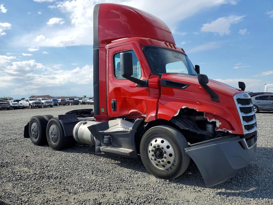 2022 Freightliner Cascadia VIN 1FUJHTDV3NLMX3118 COPART salvage auction — FRONT END, NE - DIS/DLR/EXP ONLY CLEAN TITLE, sold $500 on 2026-09-29 (photo 4)
