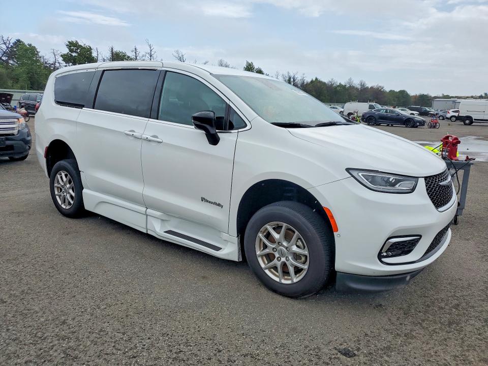 2025 Chrysler Pacifica VIN 2C4RC1BG1SR562352 COPART salvage auction — WATER/FLOOD, NY - MV907A-FLOOD SALVAGE, sold $18,000 on 2026-08-21 (photo 4)