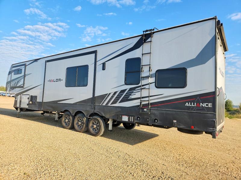 2022 Alliance Valor VIN 7M5FV4530NA005766 COPART salvage auction — FRONT END, AB - BOS - ACTIVE, sold $28,250 on 2026-09-10 (photo 3)