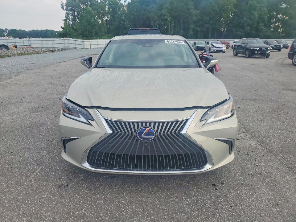 2020 Lexus ES VIN 58AF21B12LU010594 COPART salvage auction — REAR END, NC - SALVAGE CERTIFICATE OF TITLE, sold $12,600 on 2026-08-25 (photo 5)