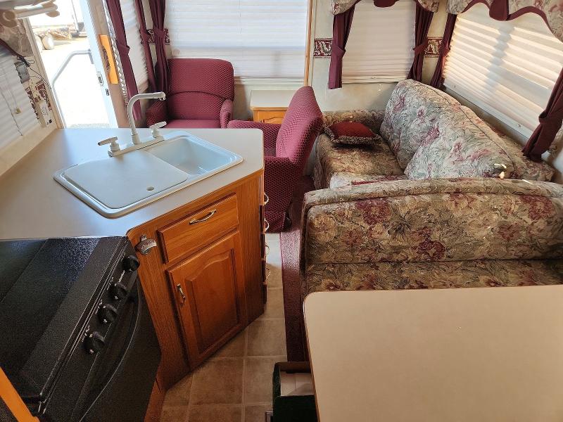 2004 Keystone Sprinter VIN 4YDF252294K211334 COPART salvage auction — HAIL, MT - CERTIFICATE OF TITLE TOTALED, sold $1,000 on 2026-09-18 (photo 6)