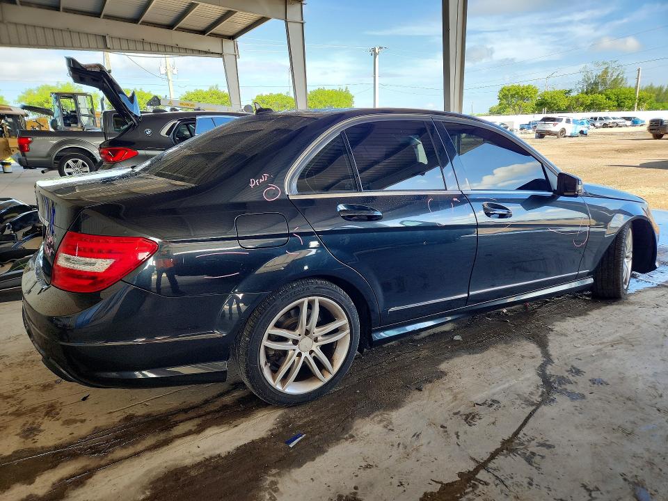 2012 Mercedes-benz C-klasse VIN WDDGF8BB7CR205332 COPART salvage auction — FRONT END, Fl - Cert Of Ttl-Rebuilt&Slvg Rbld, sold $925 on 2026-08-19 (photo 3)