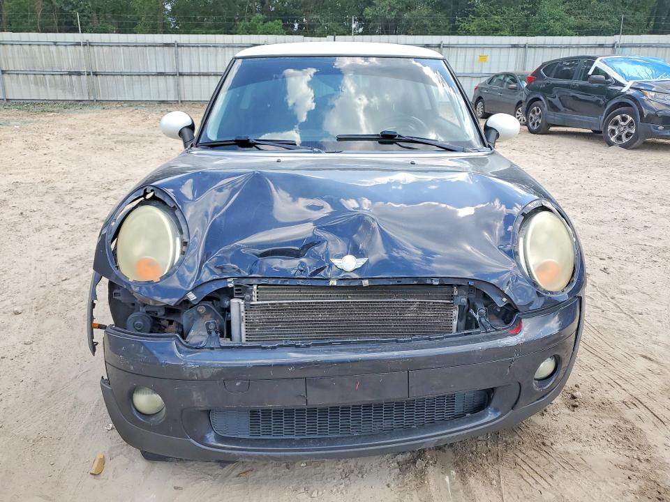 2007 Mini Cooper VIN WMWMF33547TU62706 COPART salvage auction — FRONT END, Fl - Cert Of Title Slvg Rebuildable, sold $300 on 2026-09-04 (photo 5)