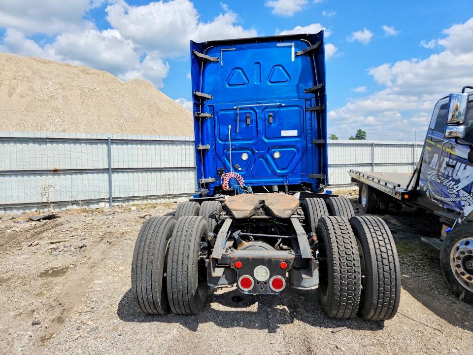 2020 VIN 3AKJHHDR0LSKC5695 COPART salvage auction — NORMAL WEAR, PA - CERTIFICATE OF SALVAGE, sold $22,000 on 2026-09-17 (photo 6)