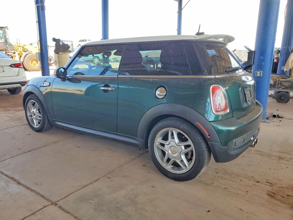 2009 Mini Cooper VIN WMWMF73509TT97220 COPART salvage auction — MINOR DENT/SCRATCHES, Az - Certificate Of Title, sold $900 on 2026-08-27 (photo 2)
