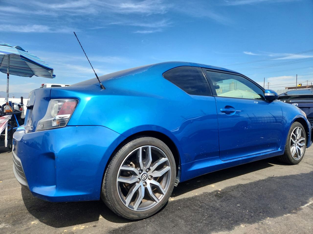 2014 Scion tC VIN JTKJF5C75E3076434 COPART salvage auction — Side, Sc - Salvage Title, sold $1,500 on 2026-09-16 (photo 3)