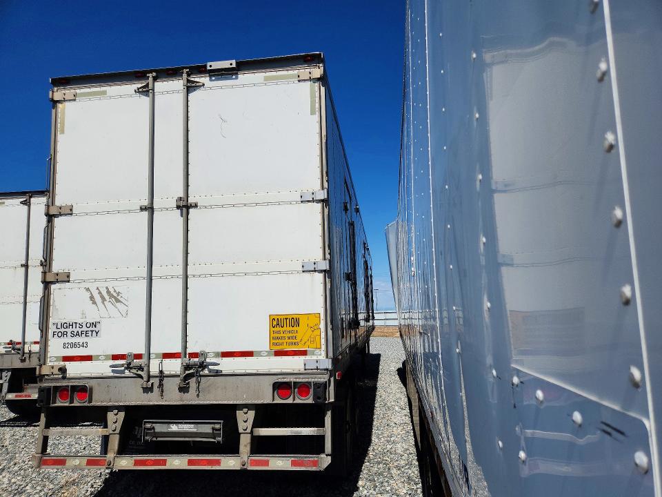 2016 Utility trailer VIN 1UYVS2485GU427433 COPART salvage auction — SIDE, IL - DIS/DLR/EXP ONLY CLEAN TITLE (P), sold $1,250 on 2026-09-08 (photo 3)