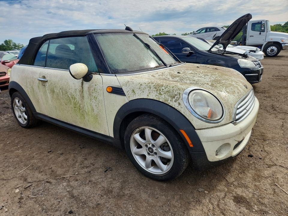 2010 Mini Cooper VIN WMWMR3C54ATZ19772 COPART salvage auction — Burn Interior, Ct - Certificate Of Title, sold $450 on 2026-08-11 (photo 4)