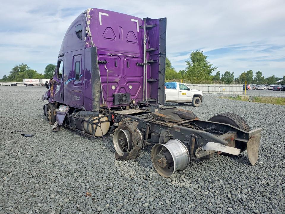 2022 Freightliner Cascadia 126 VIN 3AKJHHDR7NSMY6040 COPART salvage auction — ALL OVER, OH - CERT OF TITLE-SALVAGE, sold $35,750 on 2026-10-01 (photo 2)