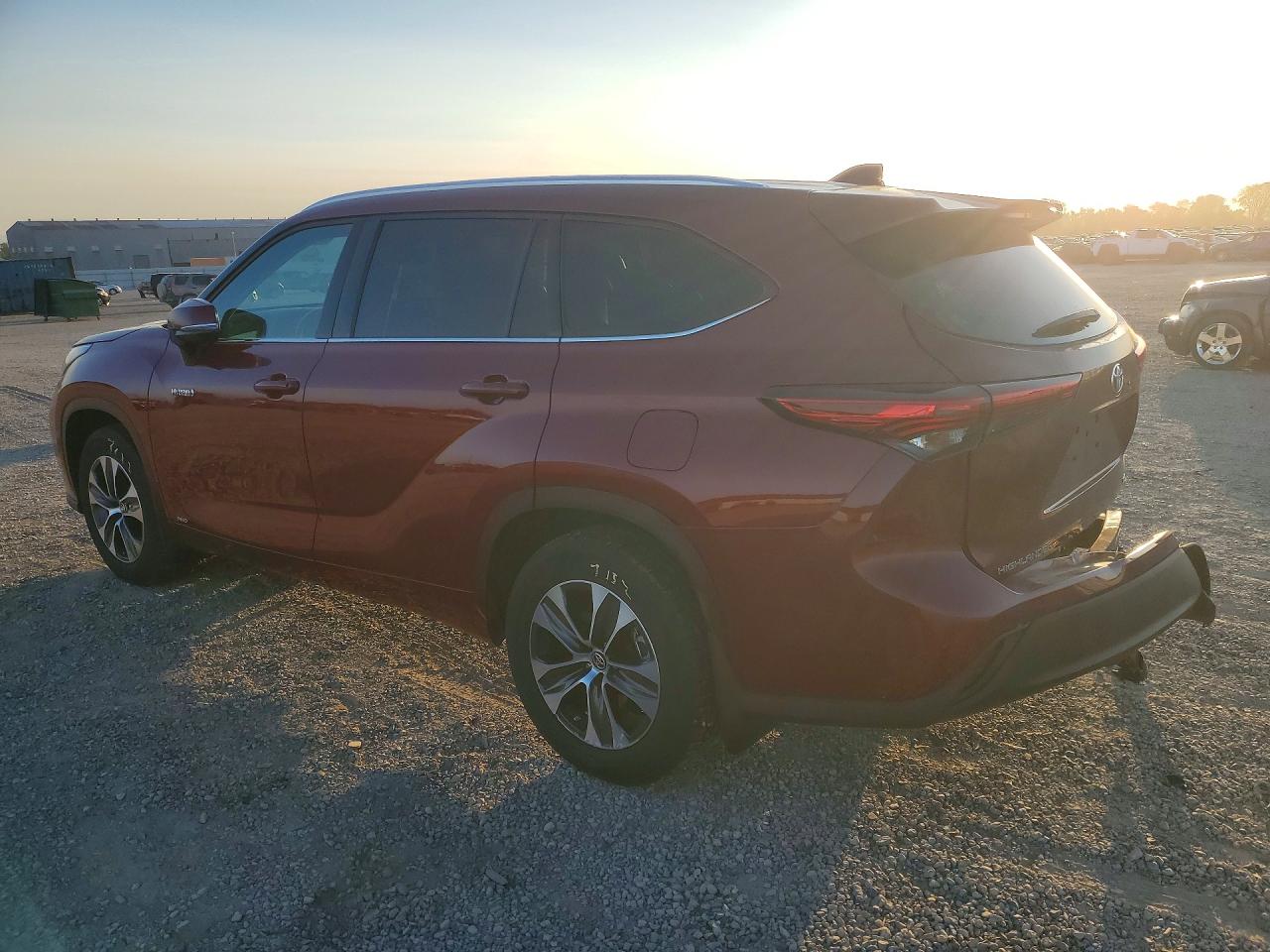 2021 Toyota Highlander VIN 5TDGBRCHXMS060739 COPART salvage auction — Rear End, Sc - Salvage Title, sold $18,600 on 2026-09-25 (photo 2)