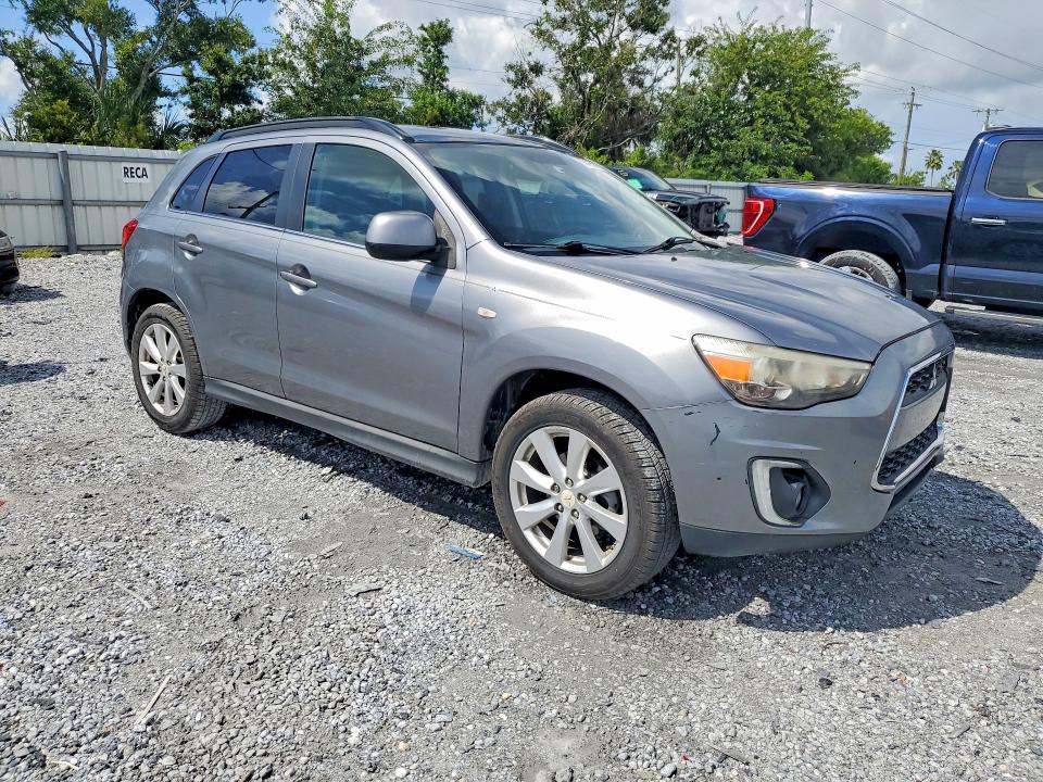 2015 Mitsubishi Outlander VIN 4A4AP4AU6FE002378 COPART salvage auction — MINOR DENT/SCRATCHES, Fl - Certificate Of Title, sold $2,550 on 2026-09-01 (photo 4)