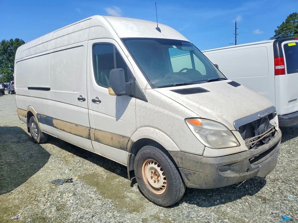 2007 Freightliner Sprinter VIN WDYPE845475167676 COPART salvage auction — NORMAL WEAR, CZ, sold $450 on 2026-08-31 (photo 4)