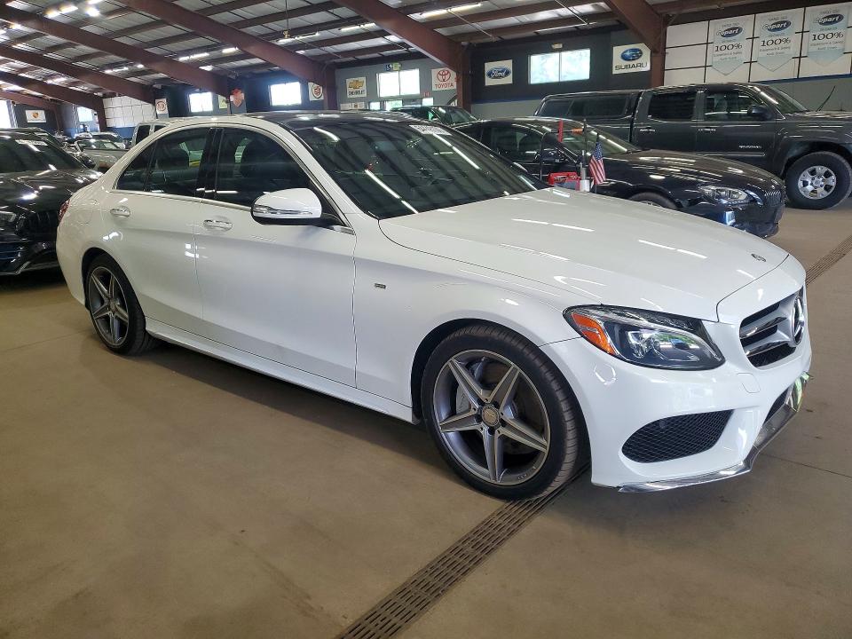 2015 Mercedes-benz C-klasse VIN 55SWF6GB4FU027052 COPART salvage auction — MINOR DENT/SCRATCHES, Md - Certificate Of Title (P), sold $9,900 on 2026-08-24 (photo 4)
