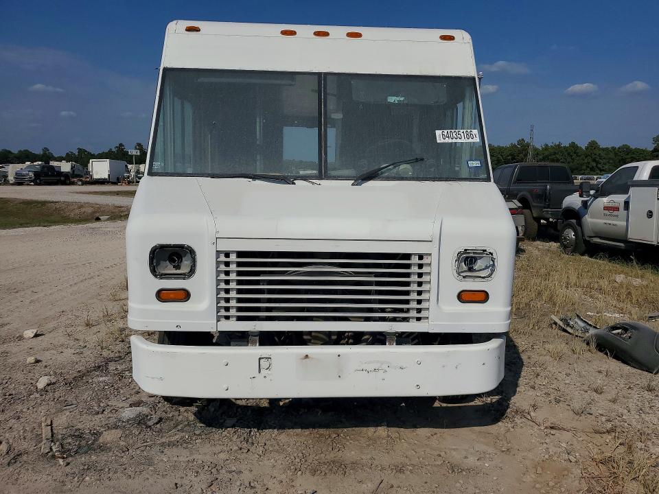 2005 Freightliner Mt45g VIN 4UZAANDH35CU14986 COPART salvage auction — NORMAL WEAR, TX - CERTIFICATE OF TITLE, sold $475 on 2026-09-29 (photo 5)
