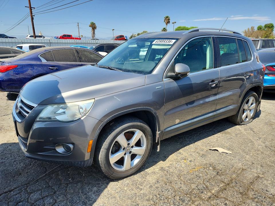 2010 Volkswagen Tiguan VIN WVGAV9AX6AW518792 COPART salvage auction — MINOR DENT/SCRATCHES, CA - DIS/DLR/EXP ONLY CLEAN TITLE, sold $125 on 2026-08-13 (photo 1)