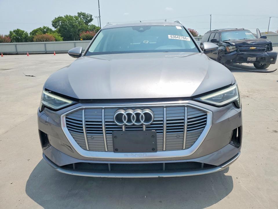 2021 Audi E-tron VIN WA1AAAGE8MB020428 COPART salvage auction — MINOR DENT/SCRATCHES, Tx - Certificate Of Title, sold $15,000 on 2026-08-24 (photo 5)