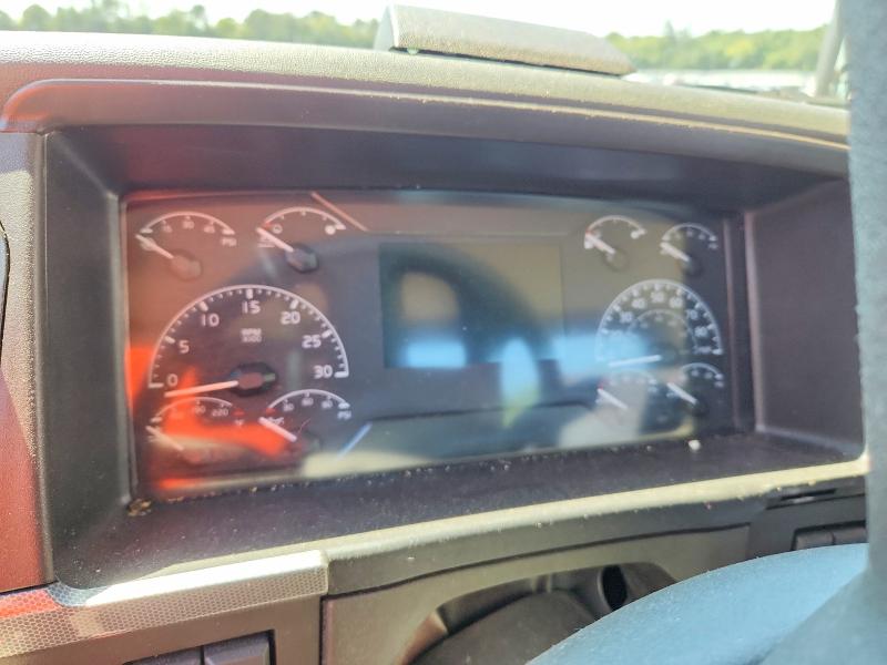 2024 Volvo Vnr VIN 4V4WC9EG8RN638626 COPART salvage auction — ROLLOVER, TN - CERTIFICATE OF TITLE (P), sold $43,000 on 2026-09-22 (photo 9)