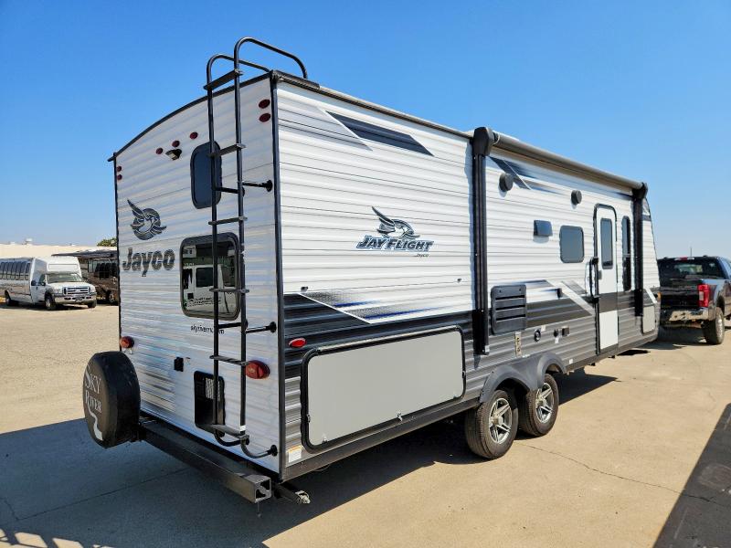 2022 Jayco Jay flight VIN 1UJBJ0BM3N75N0572 COPART salvage auction — BURN, CA - DLR/DIS/EXP ONLY SALVAGE TITLE, sold $9,700 on 2026-09-15 (photo 4)