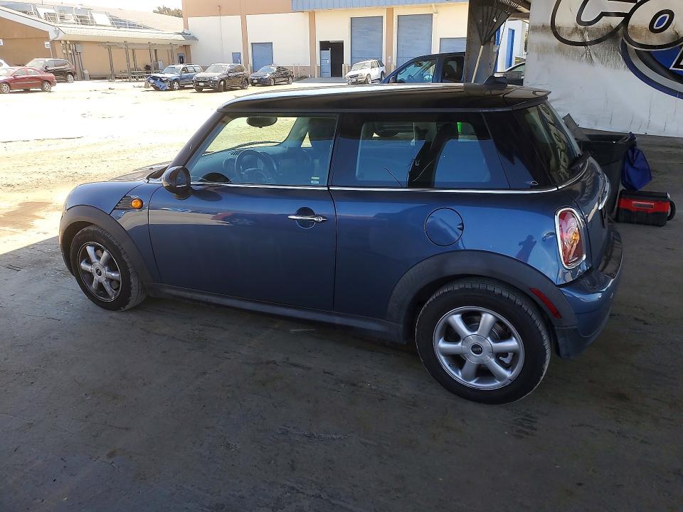 2010 Mini Cooper VIN WMWMF3C51ATZ66394 COPART salvage auction — NORMAL WEAR, CA - DIS/DLR/EXP ONLY CLEAN TITLE, sold $775 on 2026-08-18 (photo 2)