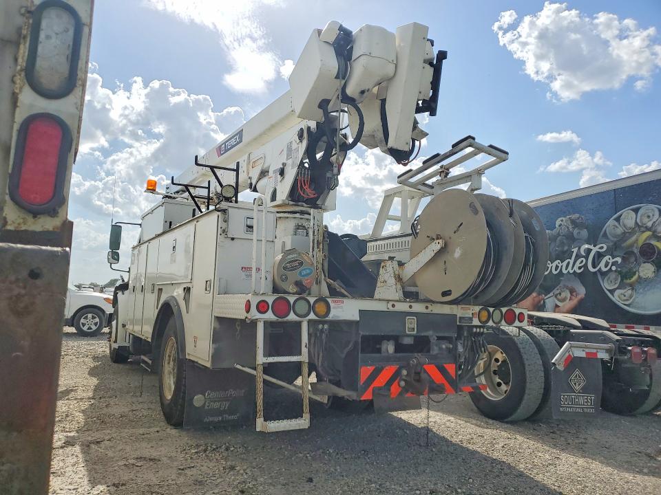 2019 Freightliner M2 106 VIN 1FVACXFC9KHKT8864 COPART salvage auction — MINOR DENT/SCRATCHES, TX - CERTIFICATE OF TITLE (P), sold $14,800 on 2026-09-01 (photo 2)