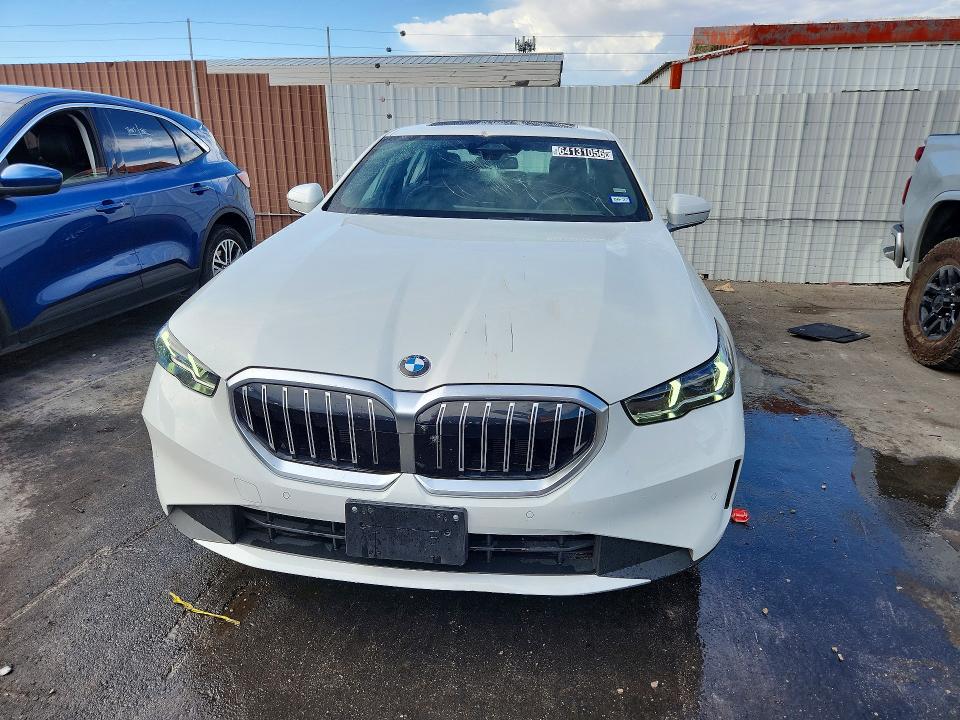2026 BMW 5er VIN WBA43FJ05TCV65080 COPART salvage auction — ROOF, Tx - Certificate Of Title (P), sold $28,500 on 2026-08-10 (photo 5)