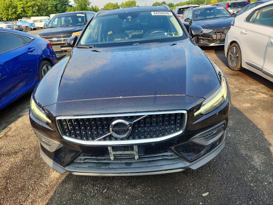2020 Volvo V60 cross country VIN YV4102WK9L1034264 COPART salvage auction — WATER/FLOOD, Ny - Flood Salvage, sold $4,600 on 2026-08-18 (photo 5)