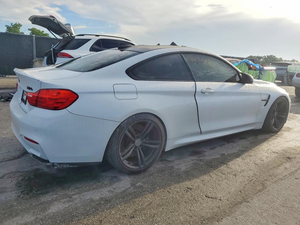 2015 BMW M4 VIN WBS3R9C57FK330383 COPART salvage auction — MINOR DENT/SCRATCHES, Fl - Certificate Of Title, sold $12,200 on 2026-08-24 (photo 3)