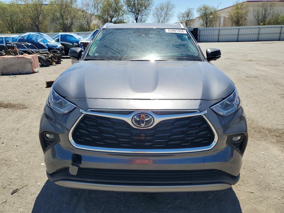 2025 Toyota Highlander VIN 5TDEBRCH7SS646691 COPART salvage auction — REAR END, Nv - Salvage Title, sold $23,600 on 2026-08-27 (photo 5)
