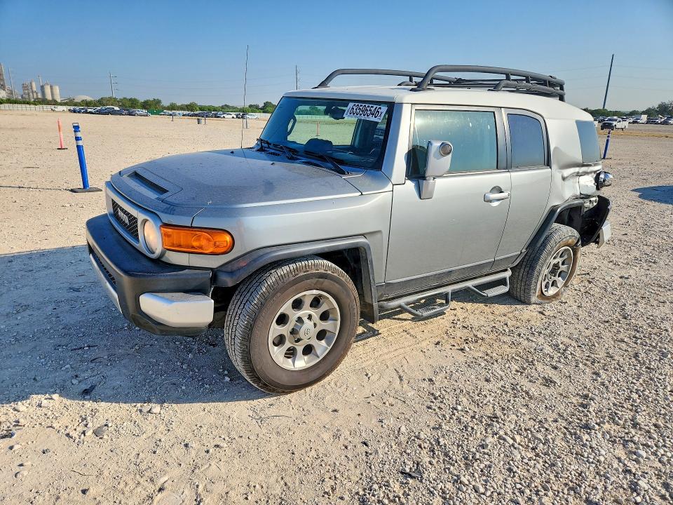 2011 Toyota Fj cruiser VIN JTEZU4BFXBK011496 — COPART salvage auction photo