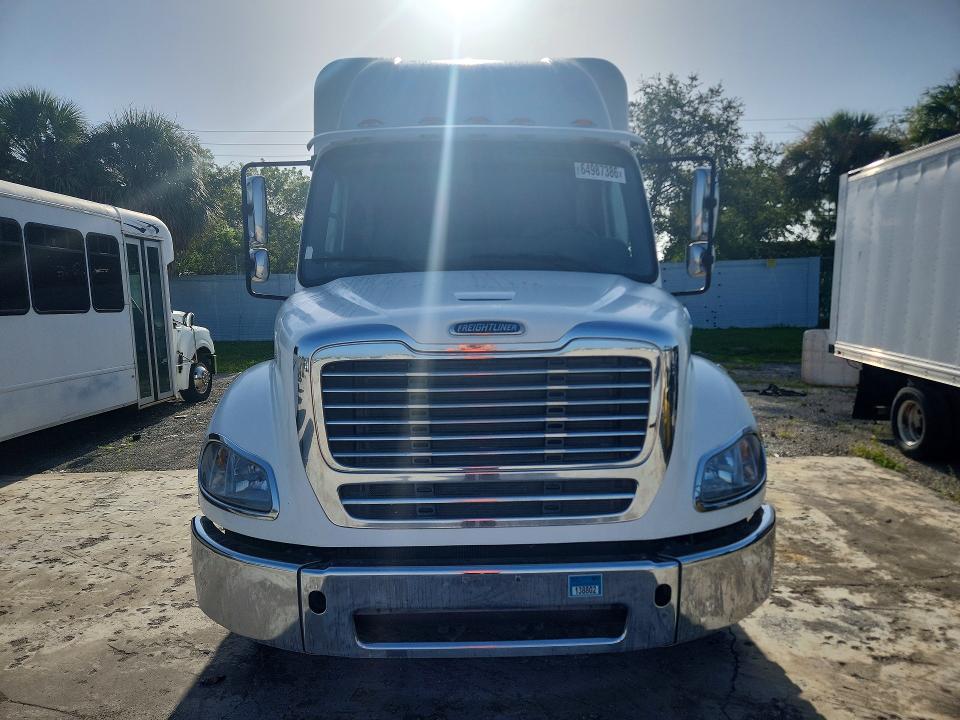 2020 Freightliner All other VIN 3ALAC4DV8LDKY5815 COPART salvage auction — MINOR DENT/SCRATCHES, FL - CERT OF TITLE-REBUILT, sold $20,300 on 2026-09-03 (photo 5)