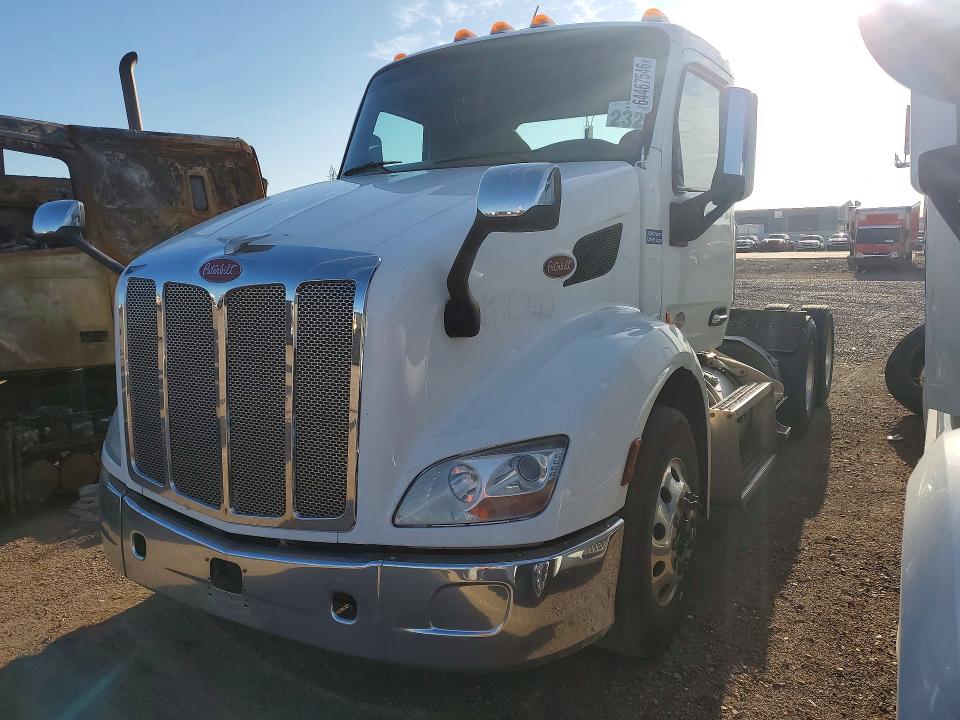 2019 Peterbilt 579 VIN 1XPBDP9X2KD630537 COPART salvage auction — NORMAL WEAR, AZ - CERTIFICATE OF TITLE, sold $5,700 on 2026-09-15 (photo 1)
