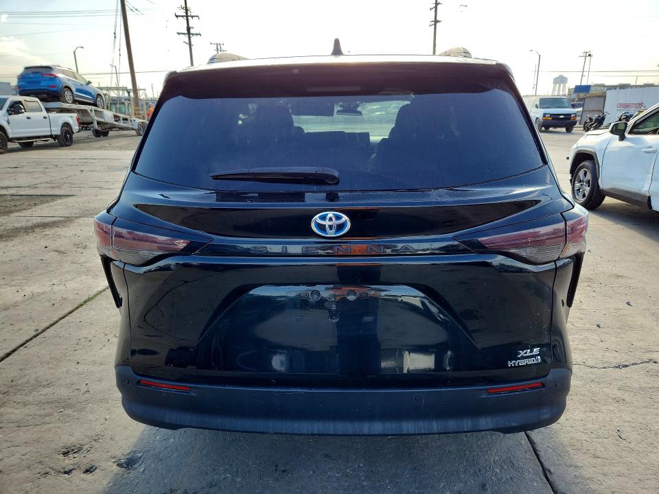 2024 Toyota Sienna VIN 5TDYRKEC9RS215586 COPART salvage auction — ROLLOVER, Salvage Title, sold $15,700 on 2026-08-20 (photo 6)