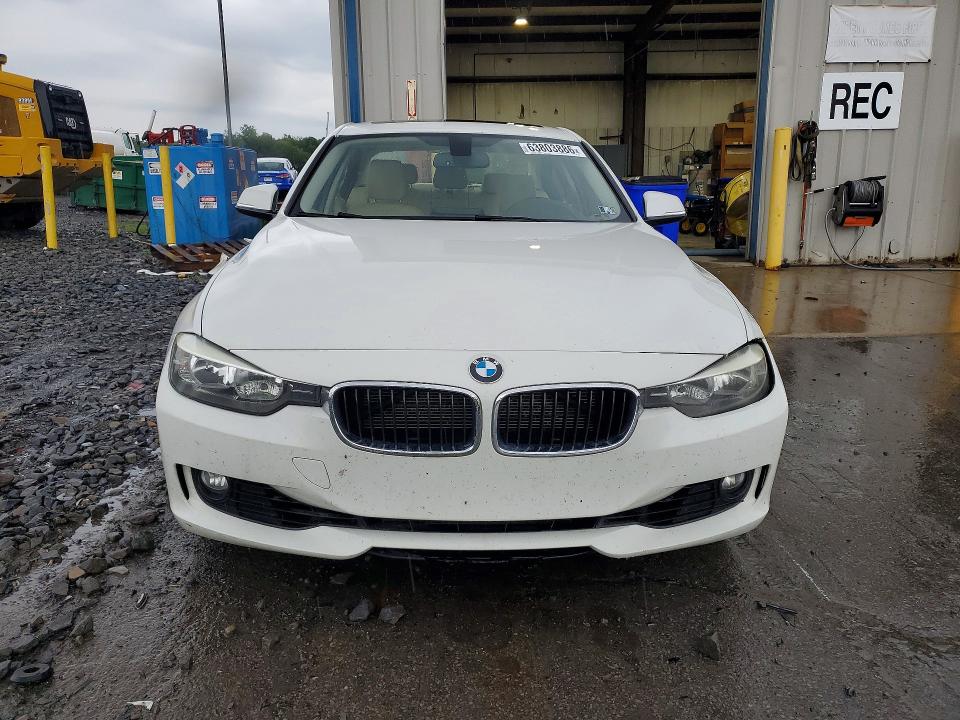 2013 BMW 3er VIN WBA3B5C50DF592396 COPART salvage auction — FRONT END, Pa - Cert Of Title, sold $775 on 2026-08-19 (photo 5)