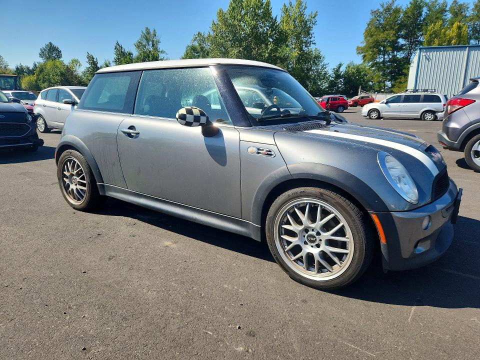 2004 Mini Cooper VIN WMWRE33494TD85071 COPART salvage auction — MECHANICAL, WA - VEHICLE CERT OF OWNERSHIP-TITL, sold $175 on 2026-08-17 (photo 4)