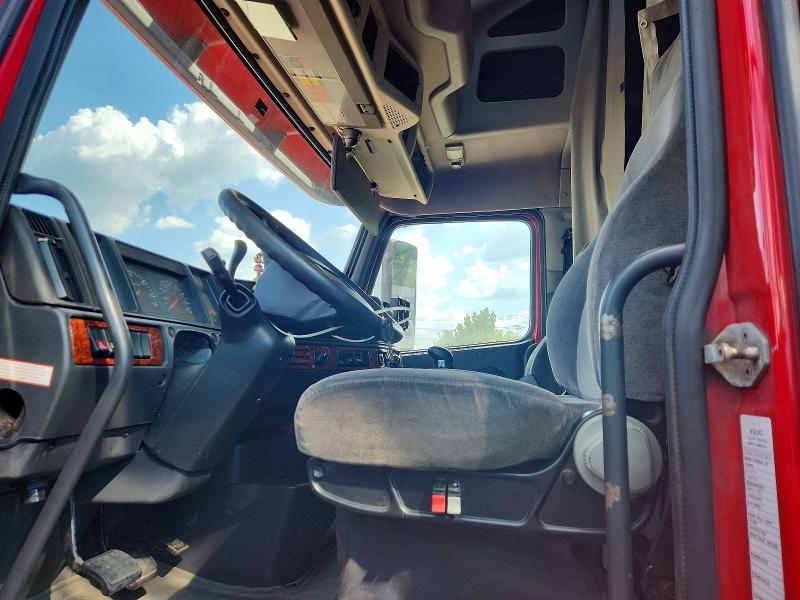 2000 Volvo Vnl VIN 4V4ND1JH9YN249016 COPART salvage auction — NORMAL WEAR, Il - Certificate Of Title (P), sold $0 on 2026-10-10 (photo 7)
