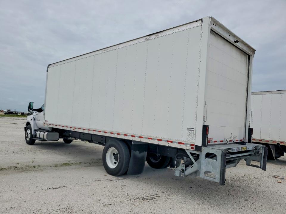 2022 Ford F-750 VIN 1FDNF7DCXNDF08702 COPART salvage auction — MINOR DENT/SCRATCHES, Fl - Certificate Of Title, sold $40,500 on 2026-08-17 (photo 2)