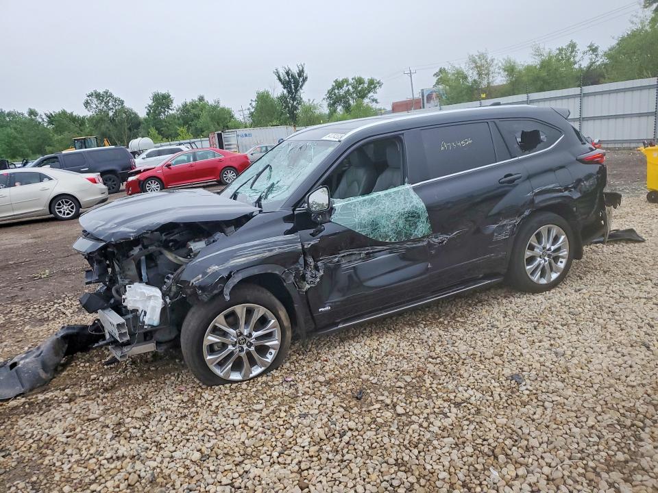 2024 Toyota Highlander hybrid VIN 5TDXBRCHXRS606639 — COPART salvage auction photo