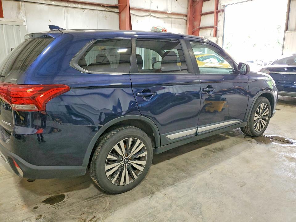 2019 Mitsubishi Outlander VIN JA4AZ3A38KZ005850 COPART salvage auction — MINOR DENT/SCRATCHES, Ny - Certificate Of Title, sold $2,800 on 2026-08-20 (photo 3)
