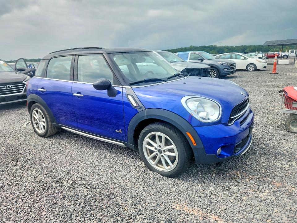 2016 Mini Cooper VIN WMWZC5C52GWU01332 COPART salvage auction — MINOR DENT/SCRATCHES, MT - CERTIFICATE OF TITLE (P), sold $2,550 on 2026-09-08 (photo 4)