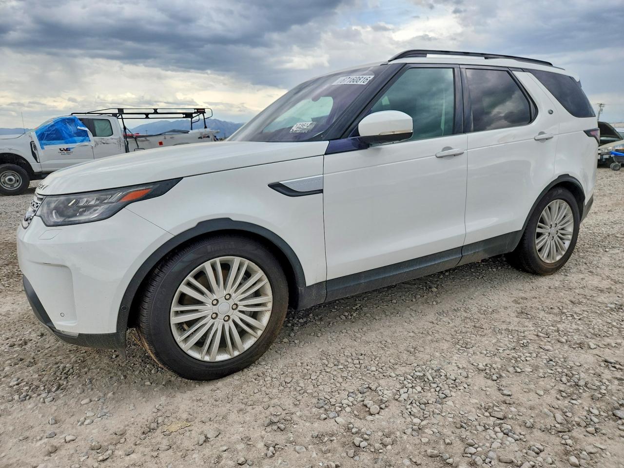 2018 Land Rover Discovery VIN SALRT2RV3JA057421 — COPART salvage auction photo