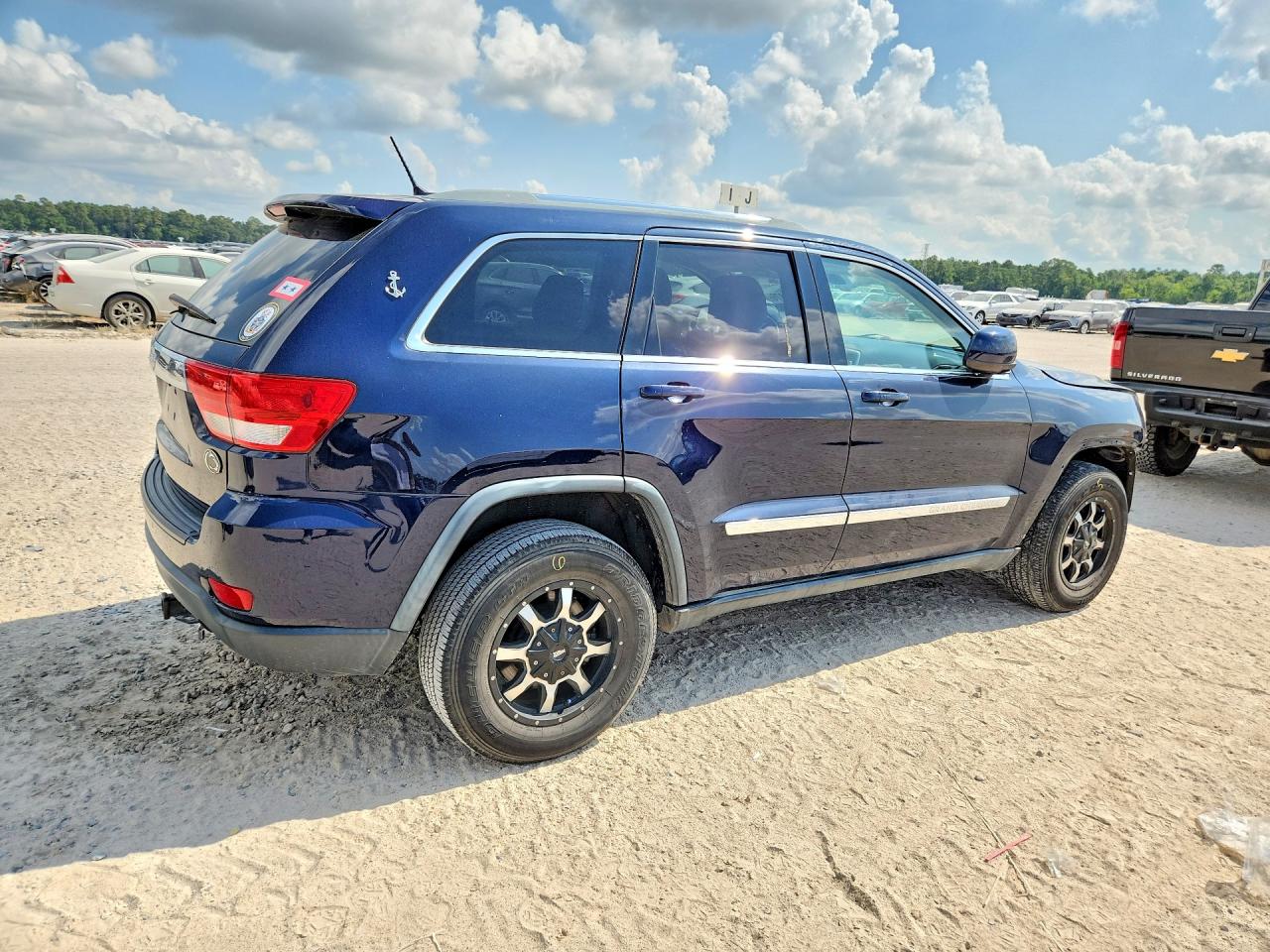 2012 Jeep Grand Cherokee VIN 1C4RJFAG1CC224657 COPART salvage auction — Front End, TX - SALVAGE VEHICLE TITLE, sold $2,500 on 2026-09-27 (photo 3)