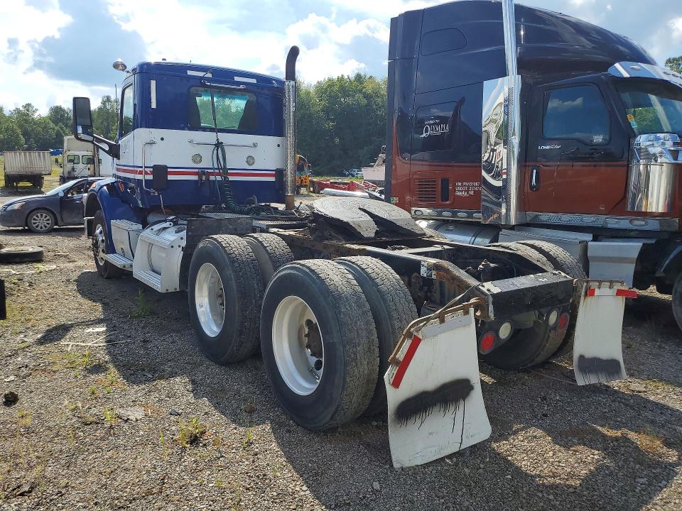 2017 Peterbilt 567 VIN 1XPCDP9X4HD368405 COPART salvage auction — MINOR DENT/SCRATCHES, OH - CERTIFICATE OF TITLE, sold $10,300 on 2026-09-18 (photo 2)
