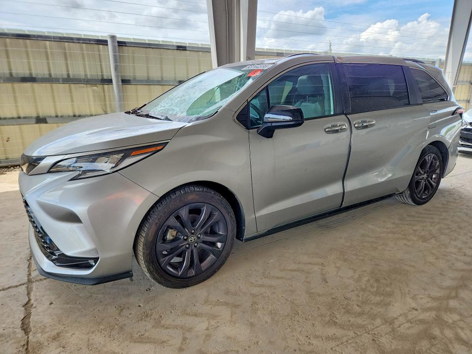 2023 Toyota Sienna VIN 5TDXRKEC1PS170586 — COPART salvage auction photo