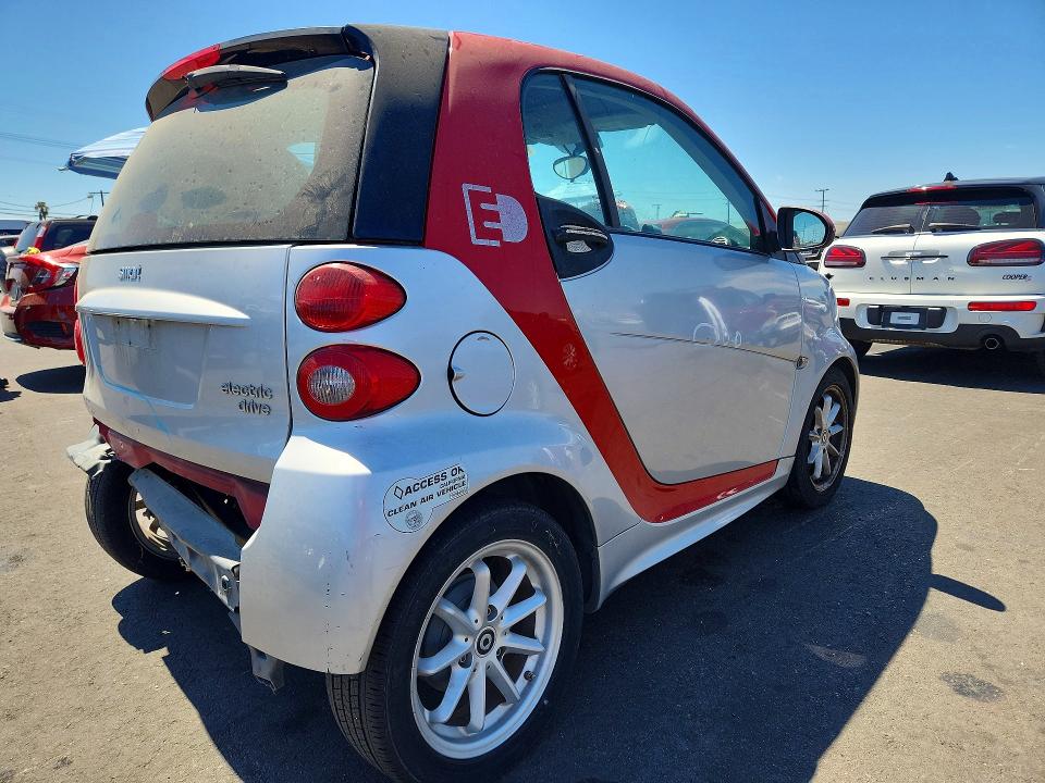 2015 Smart Fortwo VIN WMEEJ9AA7FK836157 COPART salvage auction — REAR END, Ca - Cert Of Title-Salvaged, sold $525 on 2026-08-19 (photo 3)